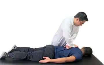 Fisioterapia em Águas Claras na Clínica BEM-VIE, fisioterapeuta atendendo paciente